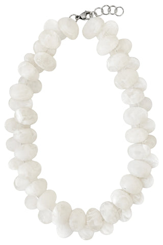 Cove necklace in white